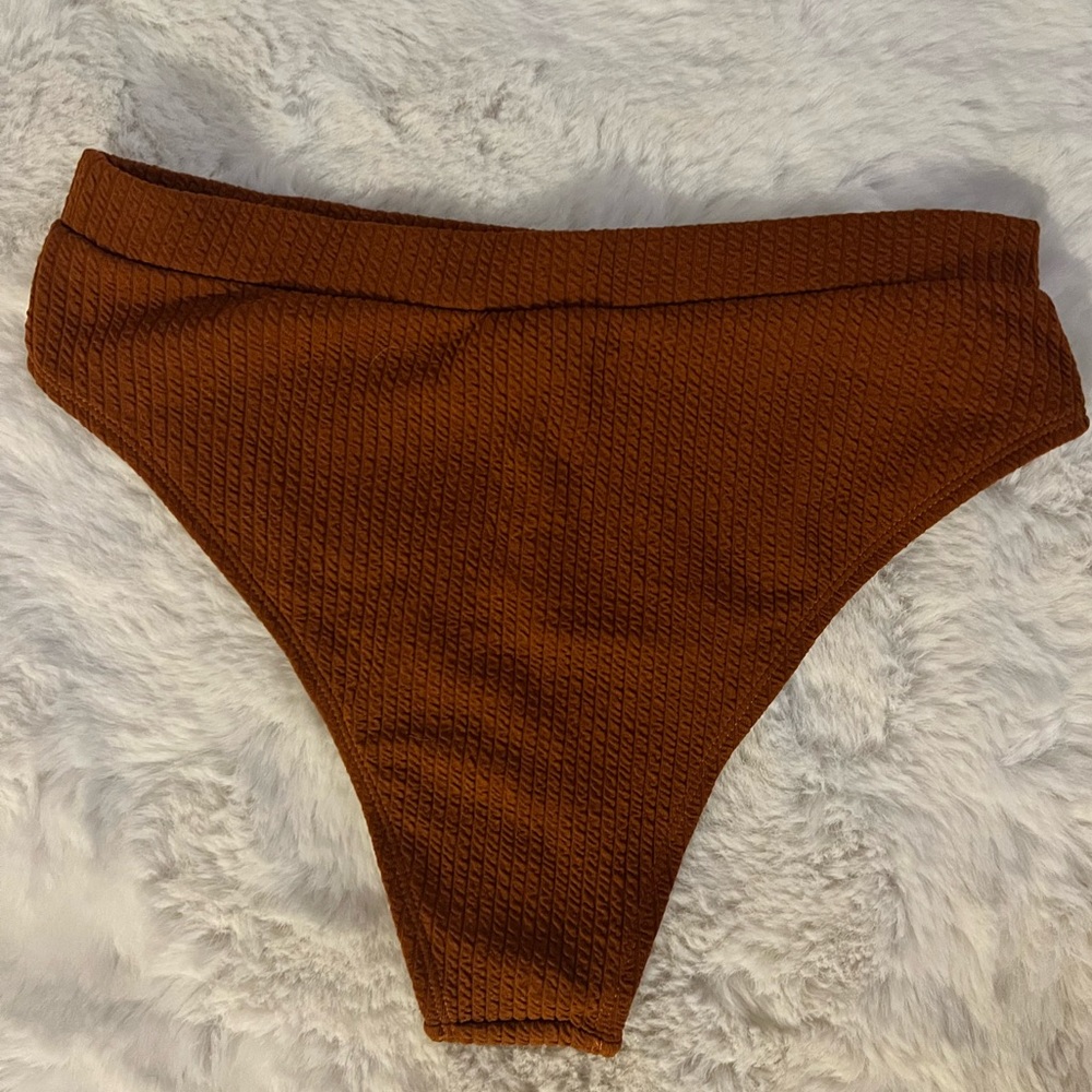 Amazon Bikini - Picture 3 of 5